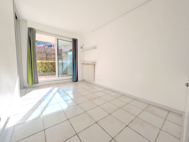 2 pièces 45m² + terrasse de 9m² 3