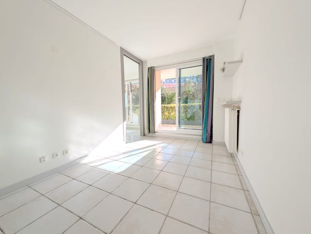 Sous compromis de vente / 2 pièces avec Terrasse 2